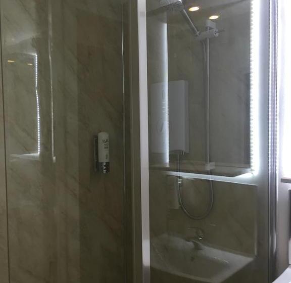 Bed and Breakfast Roomz