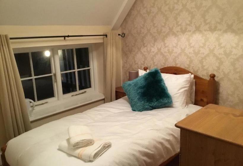 ベッドアンドブレックファースト The Black Pig Public House