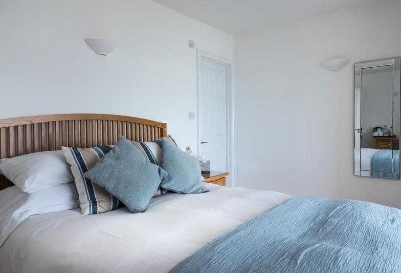 ベッドアンドブレックファースト West By Five