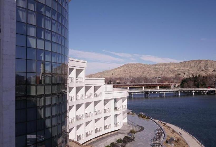 Agsaray Deluxe Hotel & Spa