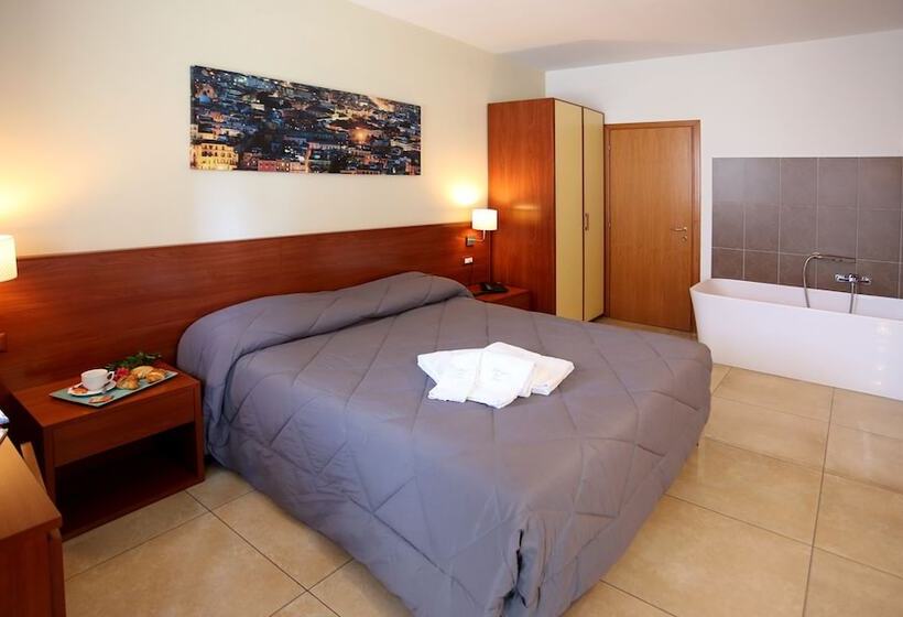 בית מלון כפרי Albergo Del Pino