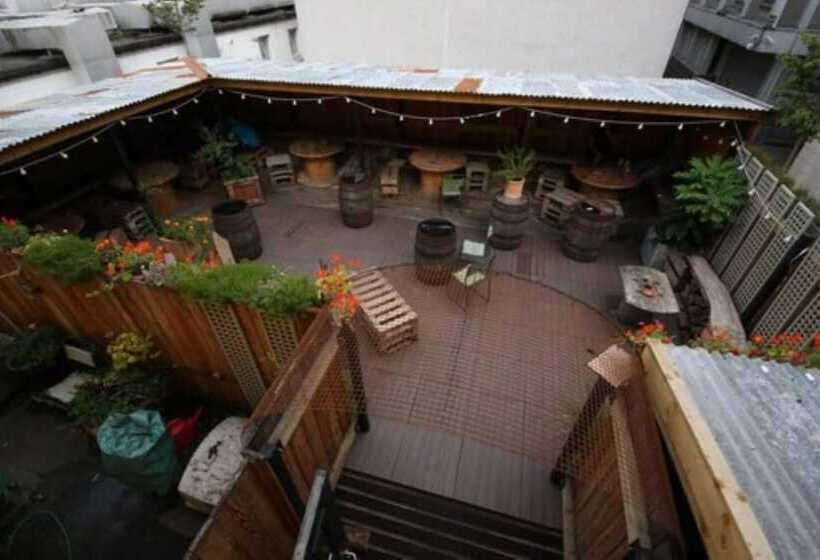 בית מלון כפרי Black Isle Bar & Rooms