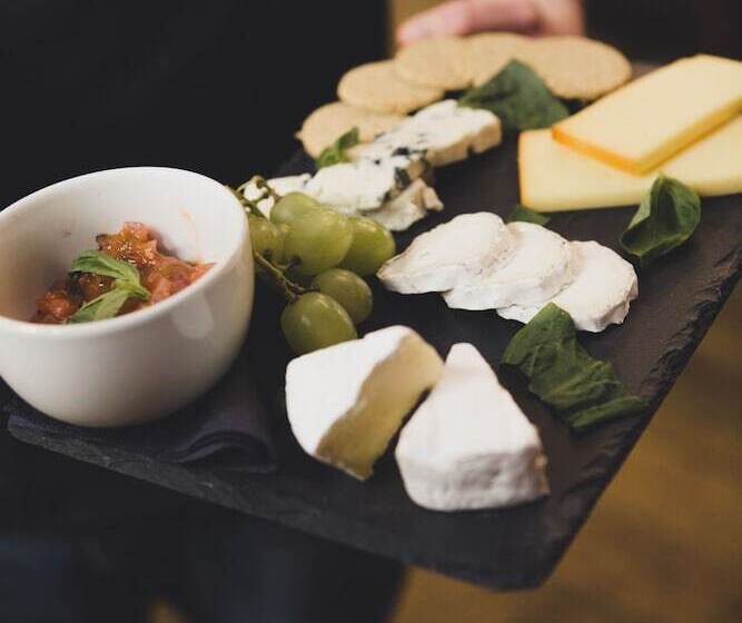 בית מלון כפרי Black Isle Bar & Rooms