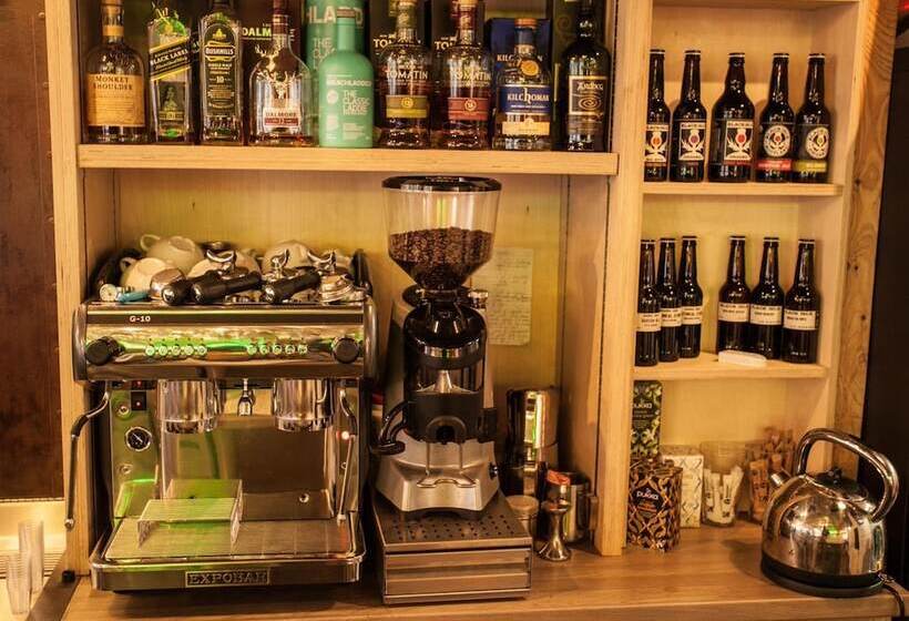 בית מלון כפרי Black Isle Bar & Rooms