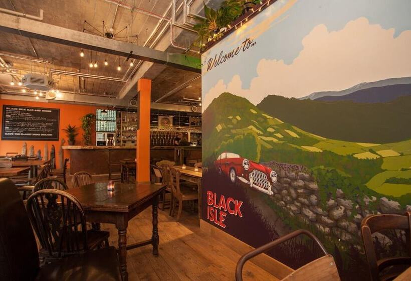 בית מלון כפרי Black Isle Bar & Rooms