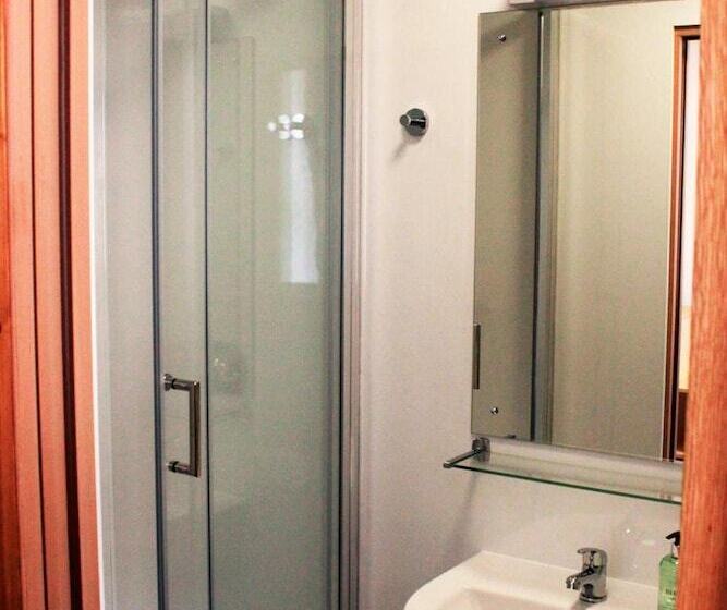 בית מלון כפרי Black Isle Bar & Rooms