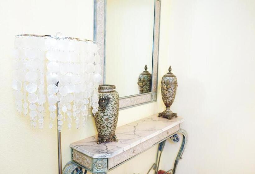 هتل Dc Mesones 21