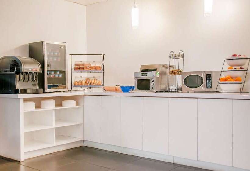 호텔 Empire Suites