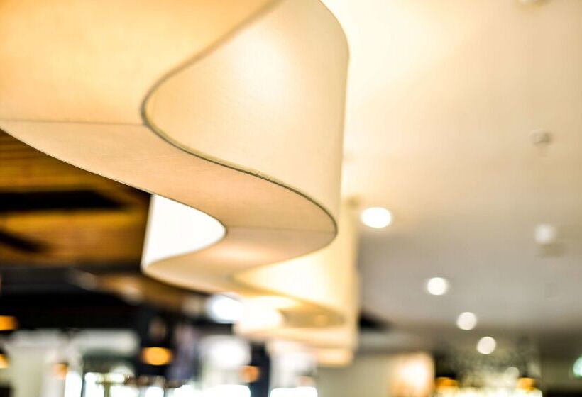 Отель Golden Tulip Essential Tangerang