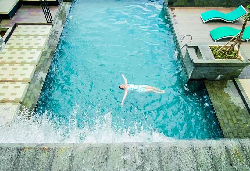 Отель Golden Tulip Essential Tangerang