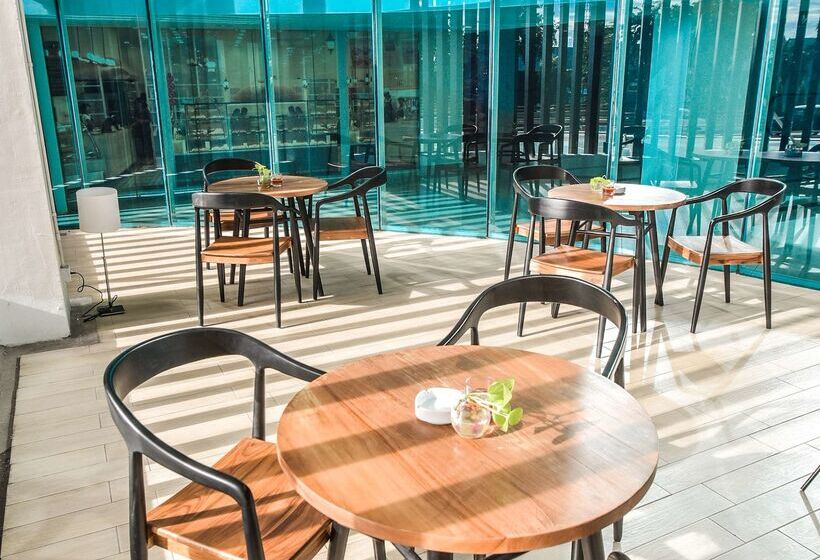 Отель Golden Tulip Essential Tangerang