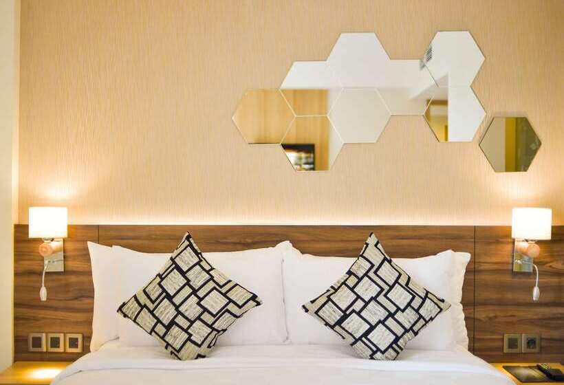 Отель Golden Tulip Essential Tangerang