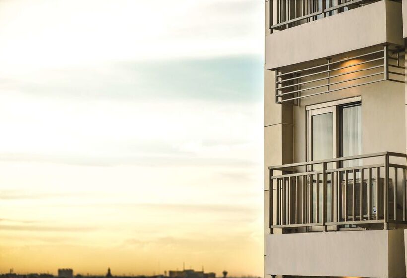 Отель Golden Tulip Essential Tangerang