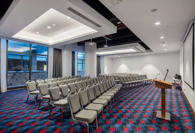 هتل Hampton By Hilton Izmir Aliaga
