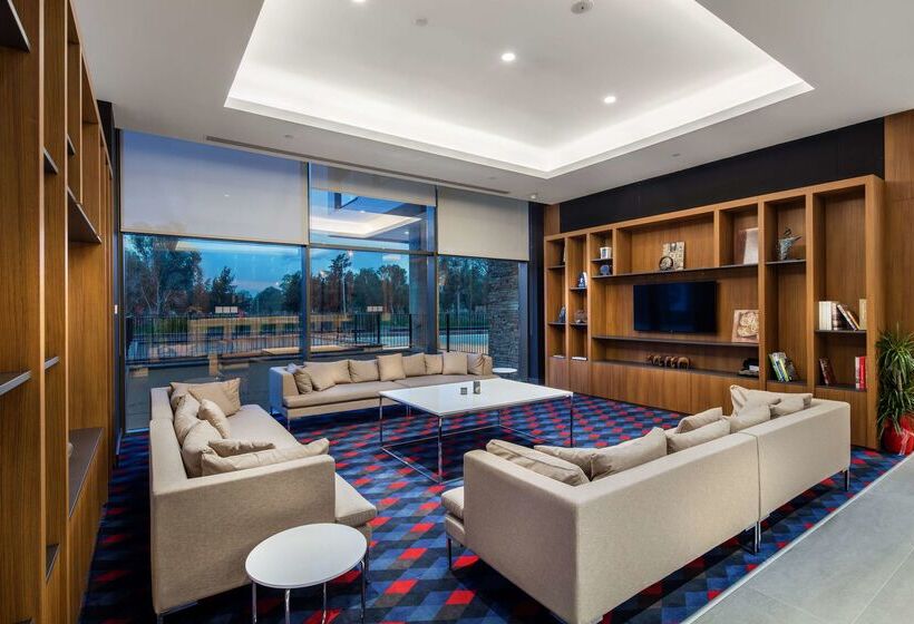 هتل Hampton By Hilton Izmir Aliaga