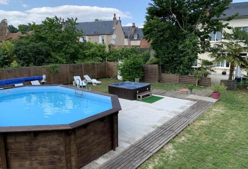 בית מלון כפרי Hôtel Le P'tit Monde