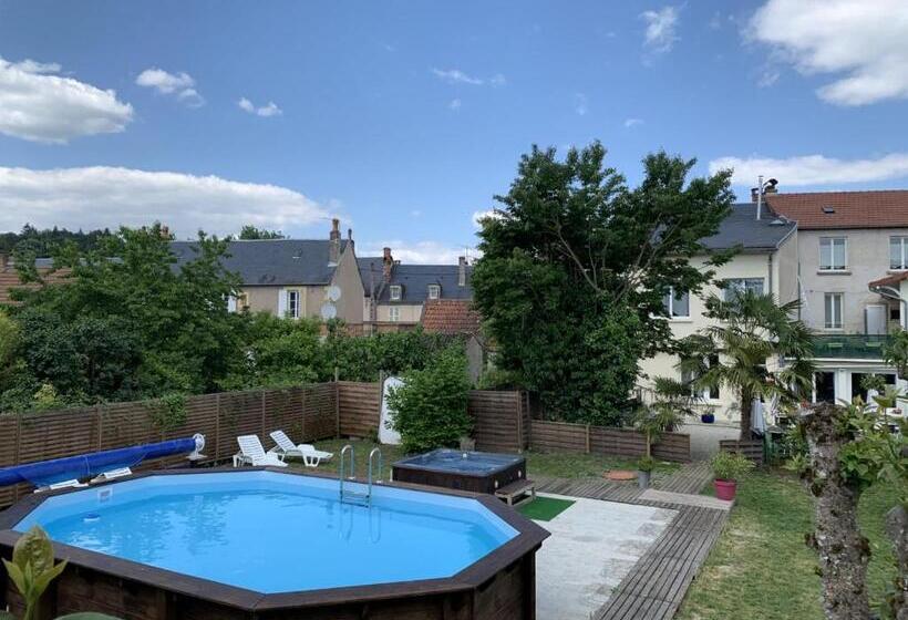 בית מלון כפרי Hôtel Le P'tit Monde