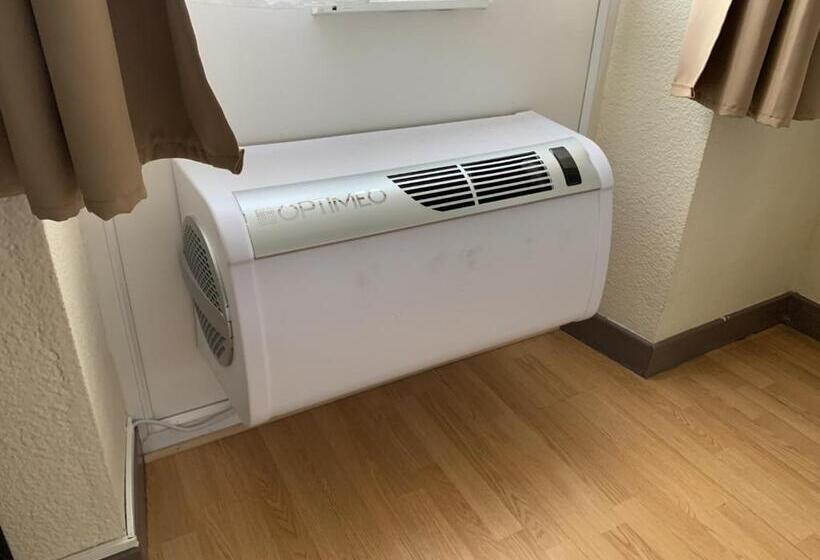 בית מלון כפרי Hôtel Le P'tit Monde