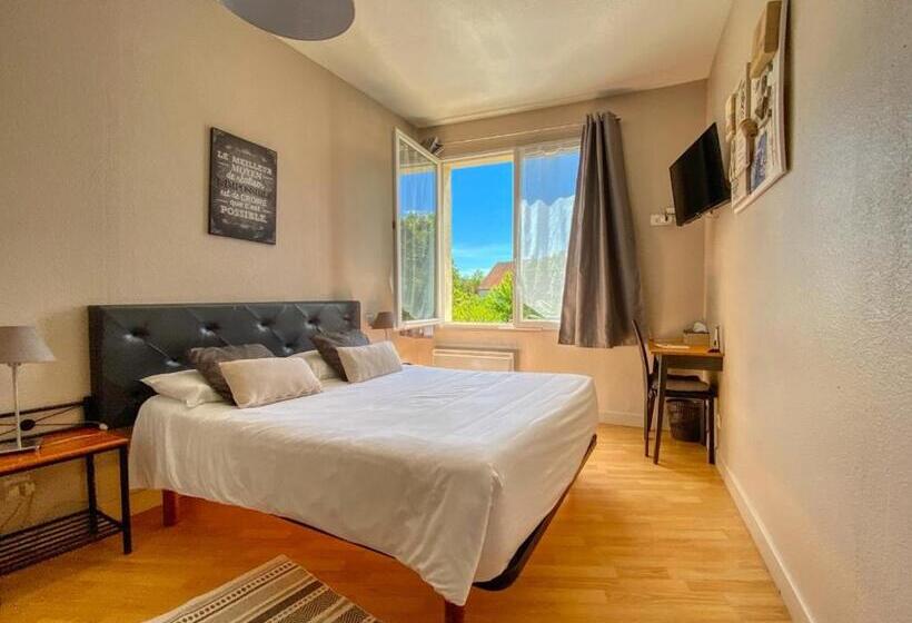 בית מלון כפרי Hôtel Le P'tit Monde