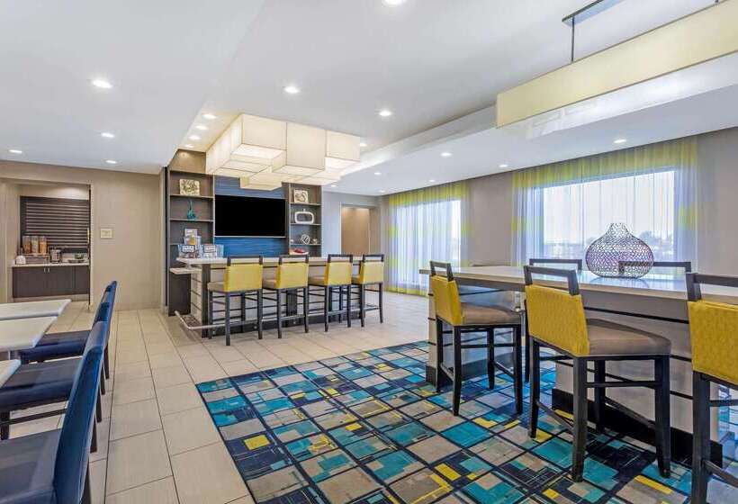 هتل La Quinta By Wyndham Odessa North   Sienna Tower