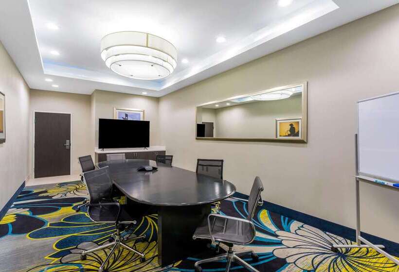 هتل La Quinta By Wyndham Odessa North   Sienna Tower