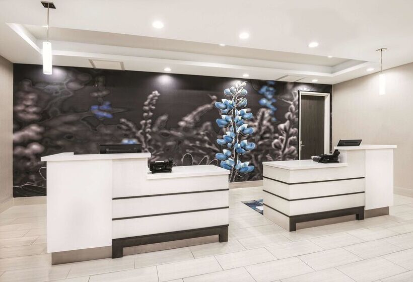 هتل La Quinta By Wyndham Odessa North   Sienna Tower