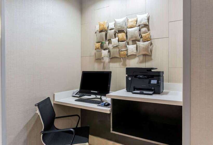 هتل La Quinta By Wyndham Odessa North   Sienna Tower