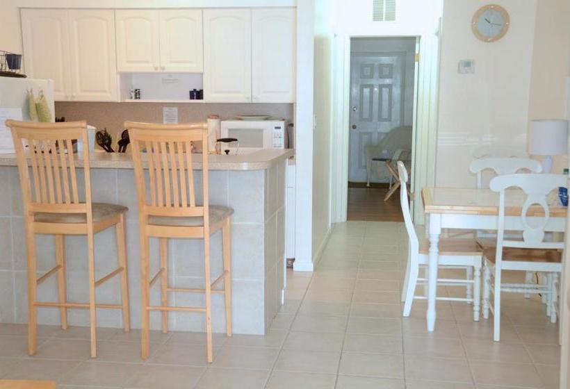 Отель Pineapple Place