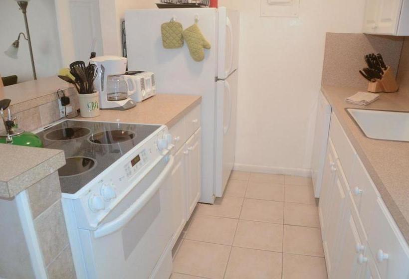 Отель Pineapple Place