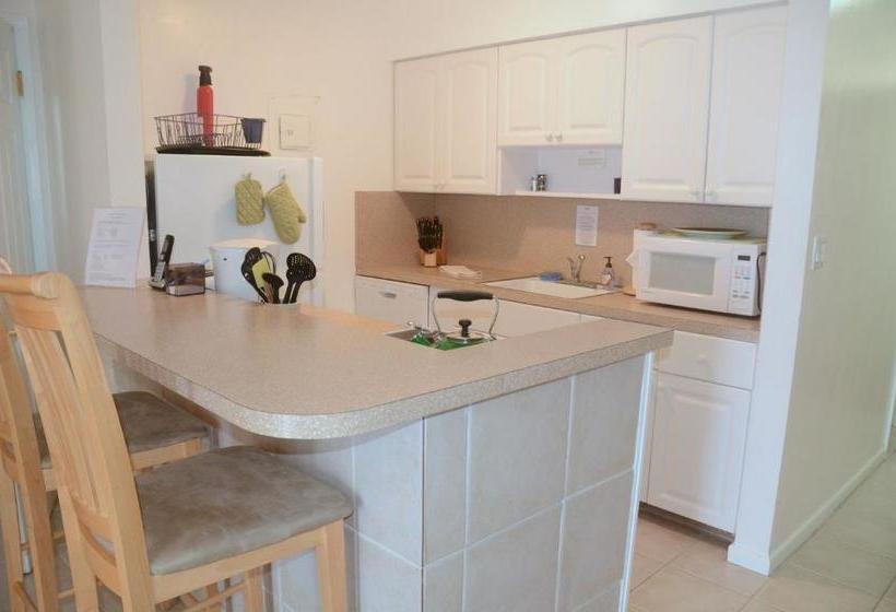 Отель Pineapple Place