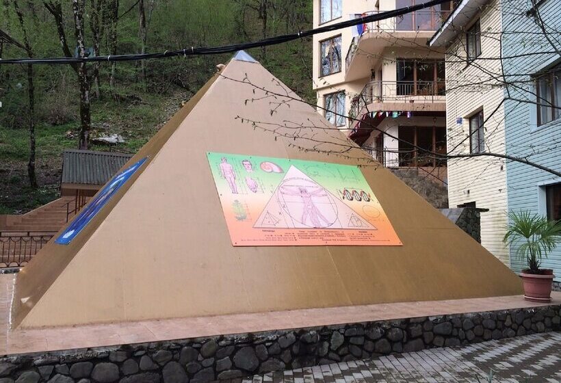 هتل Piramida