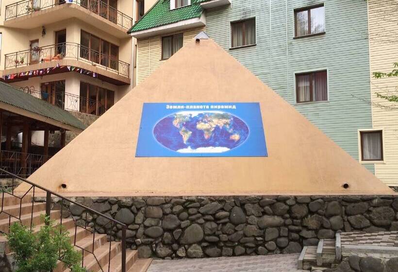 هتل Piramida