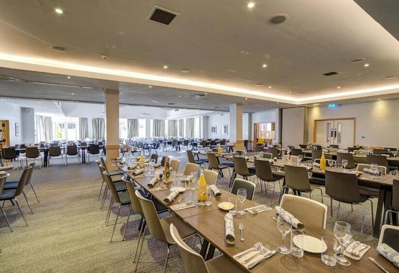 Отель Radcliffe Warwick Conferences