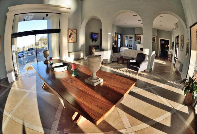 Отель Santa Cristina