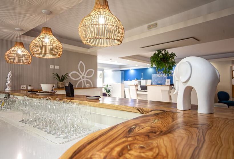 ホテル Sentido Michelizia Tropea Resort