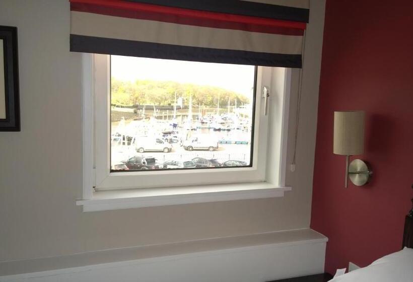 فندق The Crown Inn