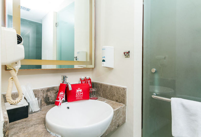 בית מלון כפרי Holiday Inn Express Kuta Square