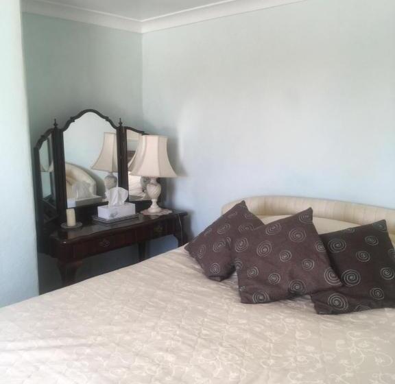 West Wold Farm House B&b