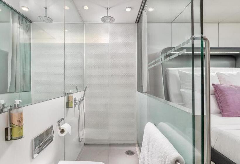 Yotelair London Gatwick Airport