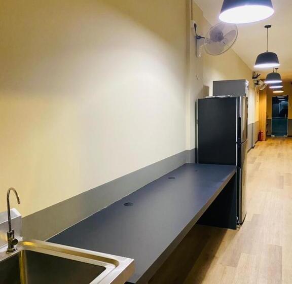 הוסטל H2 Premium Backpackers