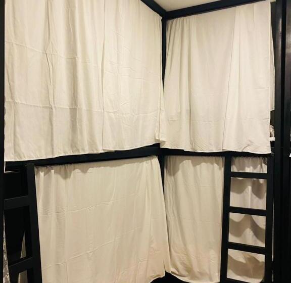 הוסטל H2 Premium Backpackers