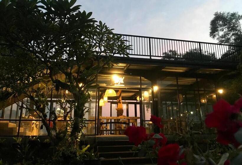 호스텔 Kraras Munduk Guest House & Donbiyu Rendezvous Restaurant