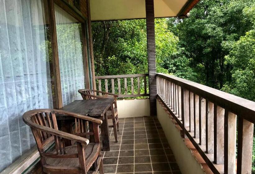 호스텔 Kraras Munduk Guest House & Donbiyu Rendezvous Restaurant
