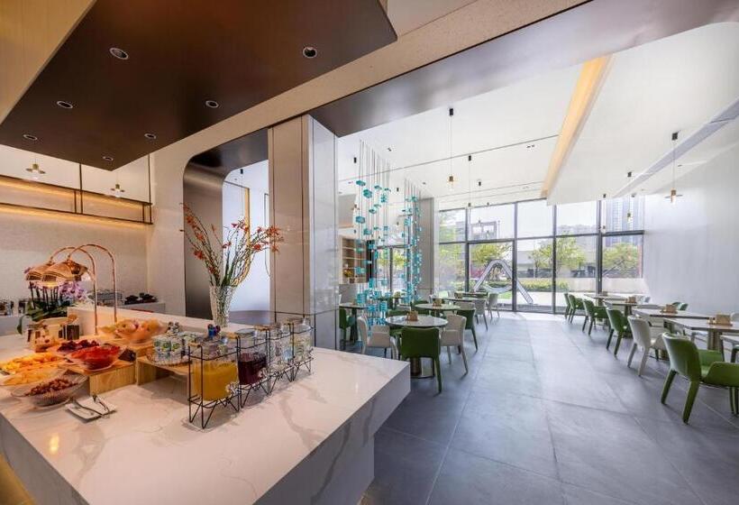 Atour Hotel Zhongshan Nantou Haiya Colorful City