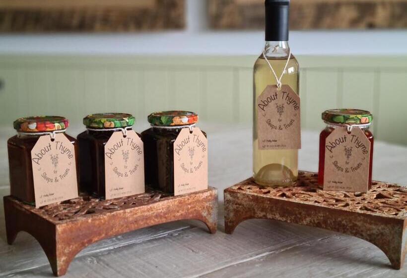 مبيت وإفطار About Thyme For Sleeps & Treats