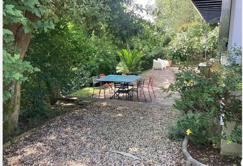 مبيت وإفطار Mendiska