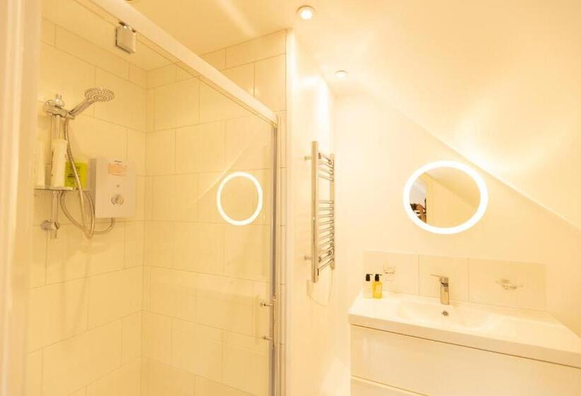 ベッドアンドブレックファースト Lady Hall  Guest House