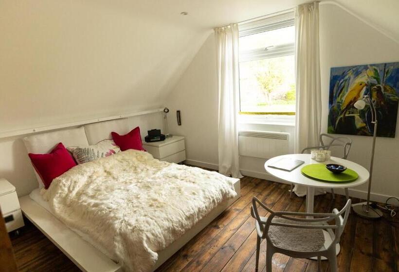 ベッドアンドブレックファースト Lady Hall  Guest House