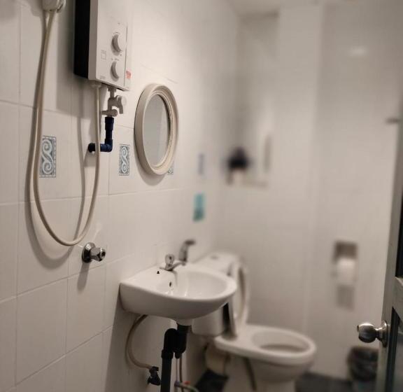 تختخواب و صبحانه May Room Semporna