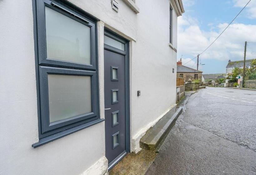 مبيت وإفطار Porthleven B And B